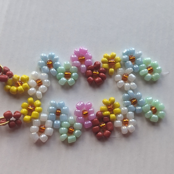 🌹"3/25🌹New* Multicolor Flower  Beaded Earrings - Picture 5 of 14